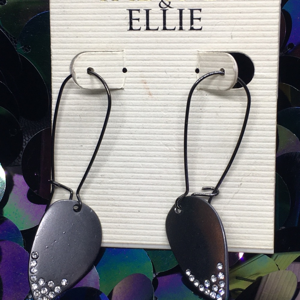 Paloma & Ellie Hem drop leaf earrings
